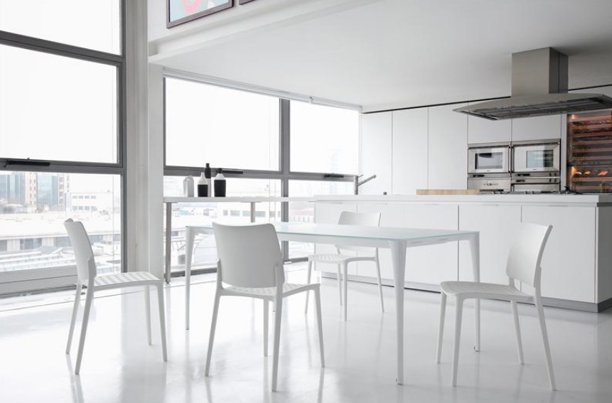 Dining table on sliding aluminum frame Sol Bonaldo