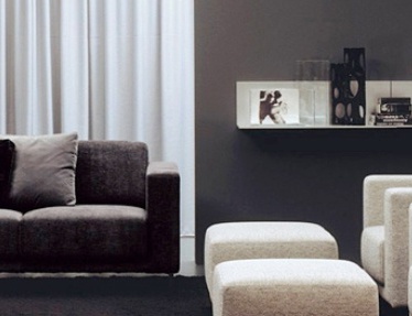 The chair frame is made of solid wood upholstered in leather or fabric Parmenide, Bontempi Casa