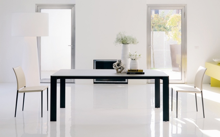 Dining table sliding on steel frame with glass top Prince, Bontempi Casa
