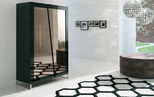 Showcase with hinged doors, Alf