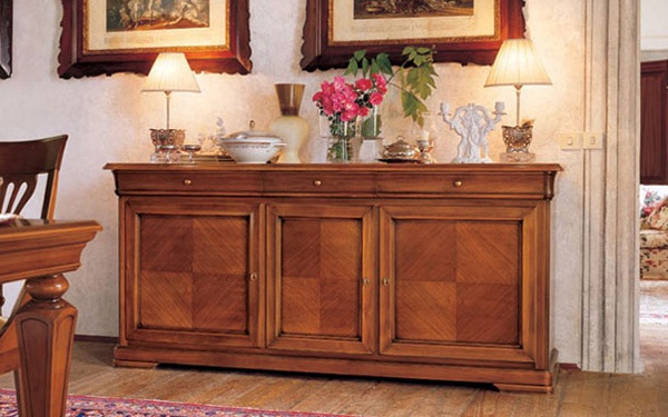 The low lying chest of drawers, Alf