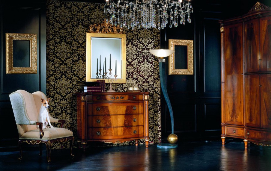 A walnut chest of drawers Venezia, Bianchini