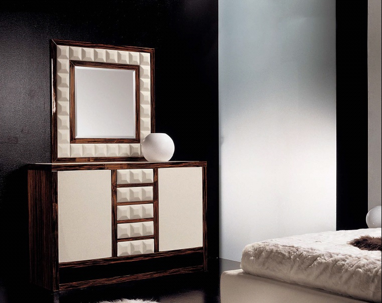 A Chest Of Drawers Dali, Formerin