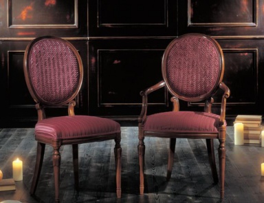 The chair is upholstered Queen, Bianchini