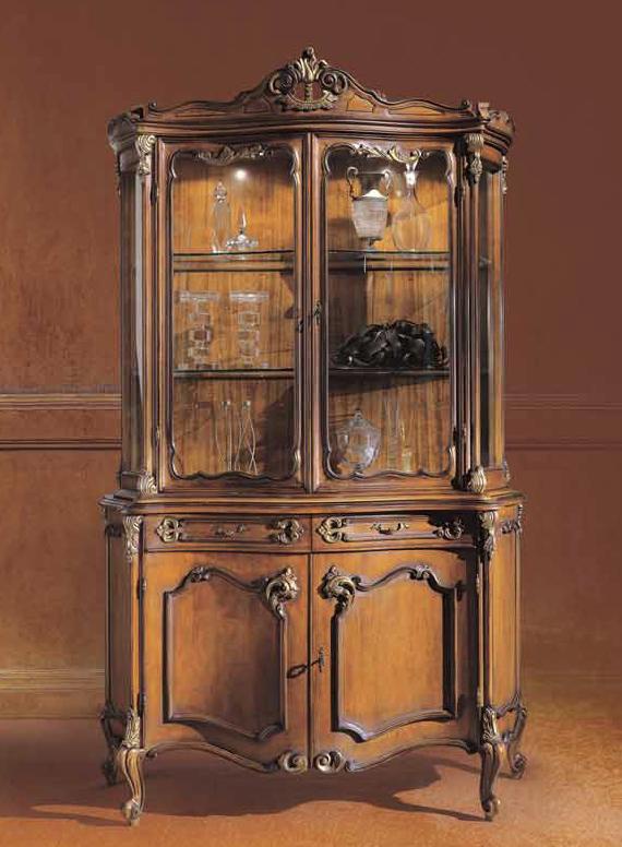 Showcase on bent legs, Angelo Cappellini