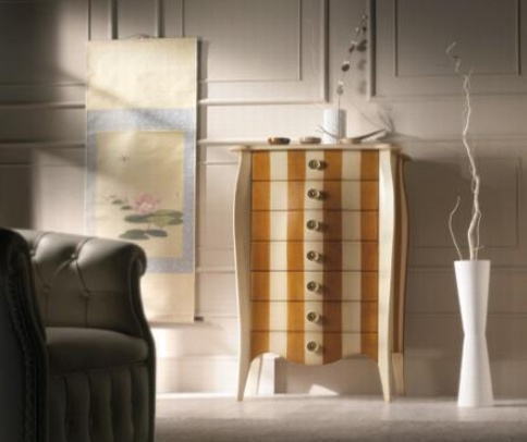 A chest of drawers on a frame of solid wood 722/G, BTC