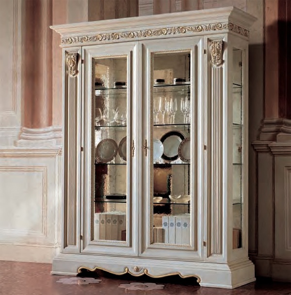 Showcase with hinged door, Bakokko