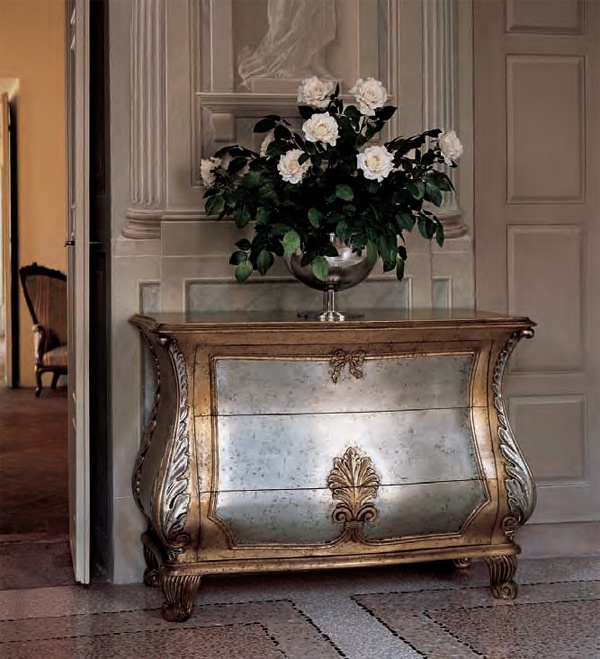 A low chest on legs Bakokko