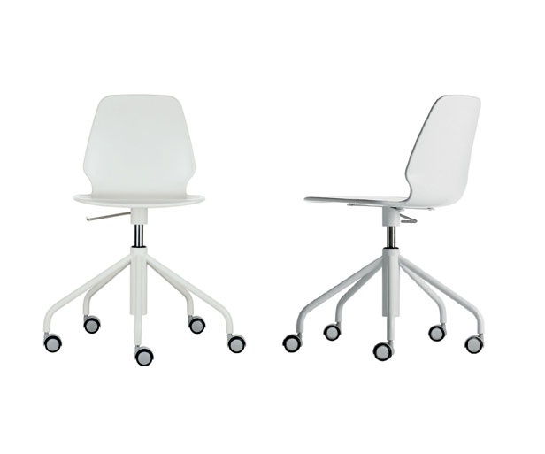 Chair with seat and back made of plastic and base made of steel Selinunte Studio, Alias