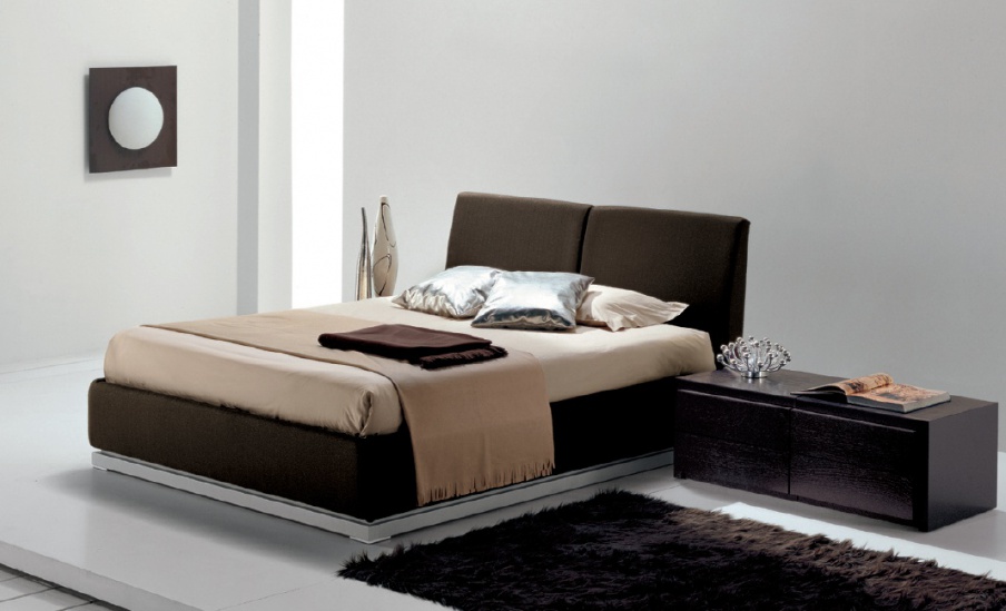 Double bed, London - Bolzan