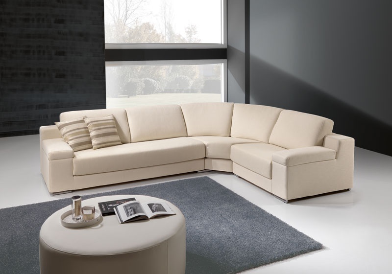 The sofa is modular, Essepi