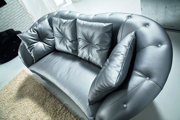 The sofa is modular, Essepi