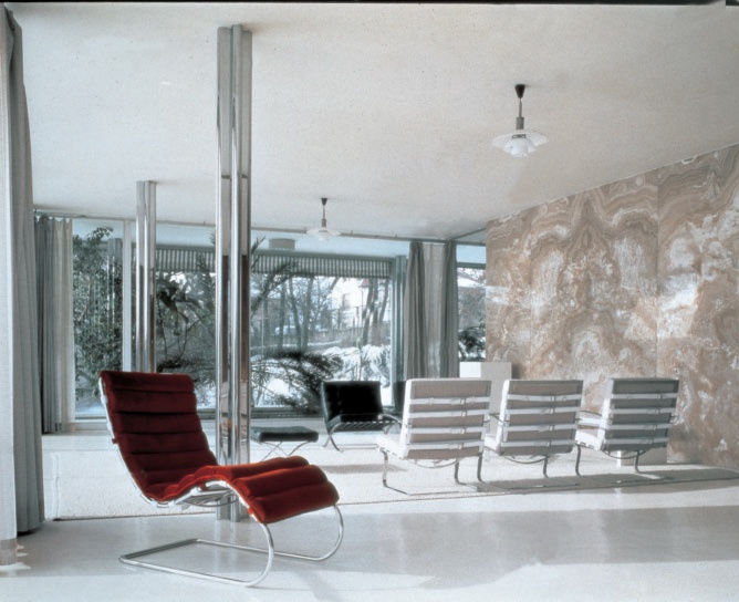 Armchair with frame of chromed steel Museum, Alivar