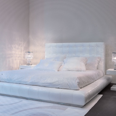 bed with high back Poker