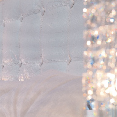 bed with high back Poker