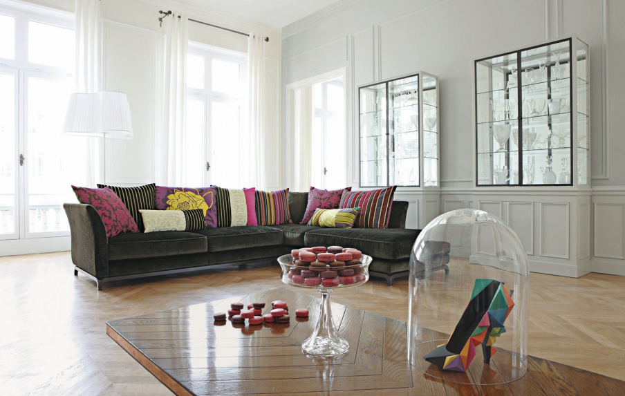The sofa is modular, Calligraphe - Roche Bobois