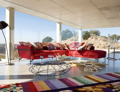 The sofa is modular, Infrarouge - Roche Bobois