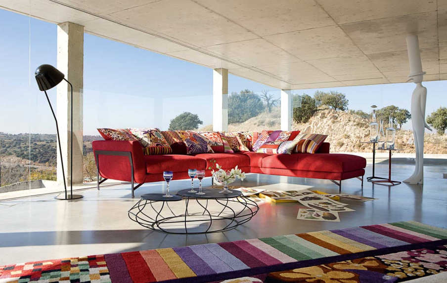 The sofa is modular, Infrarouge - Roche Bobois