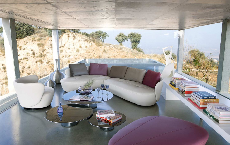 The sofa is modular, Ovalis - Roche Bobois