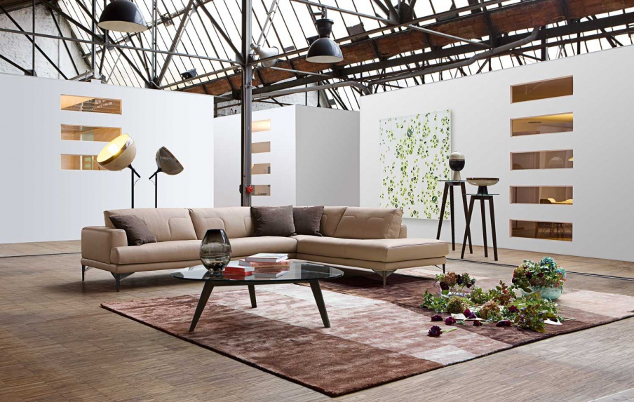 The sofa is modular, Utopie - Roche Bobois
