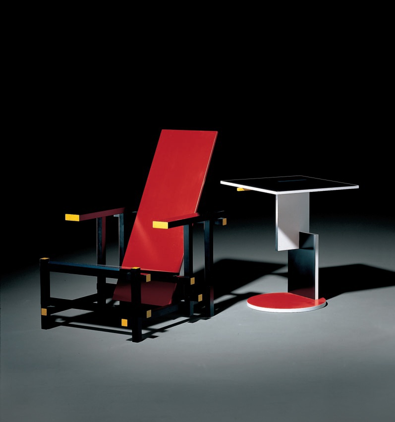 A chair made of solid beech Museum, Alivar