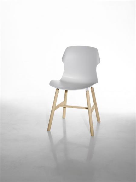 Chair on high legs, wood Stereo - Casamania