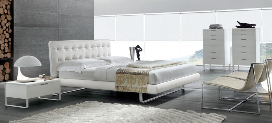 Double bed with steel frame and upholstered in leather or fabric Blade, Alivar