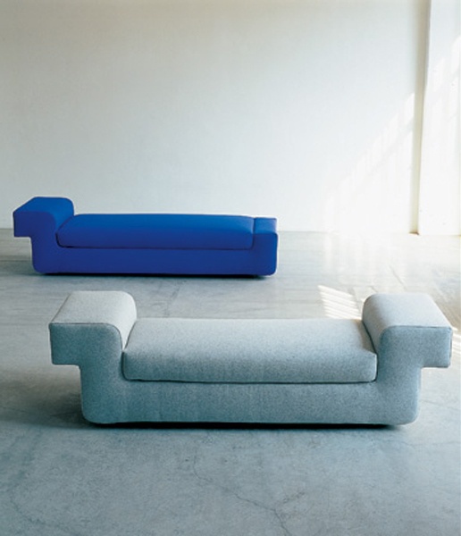 Daybed with wooden frame and upholstered in leather or textile fabric Sbend Bench, Alivar 