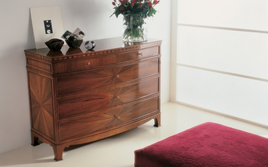 The chest of drawers body made of walnut, Annibale Colombo