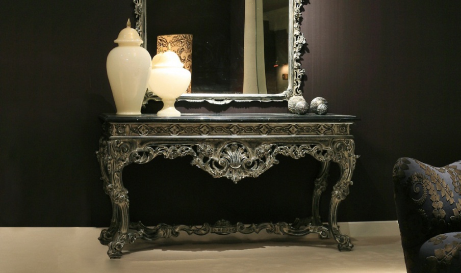 The console body is made of solid wood and coating, Annibale Colombo