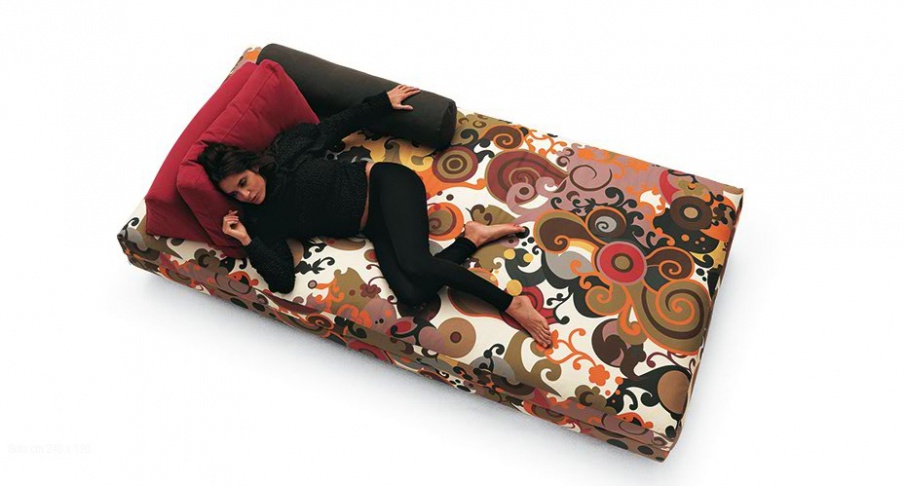 Divan-couch upholstered in leather or fabric Fly, Bosal