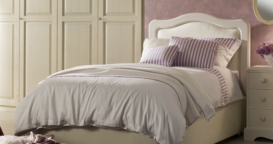 Bed with headboard, De Baggis