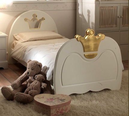 Bed with headboard, De Baggis