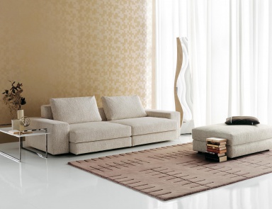 A sofa with a frame made of metal, plywood and plastic and a filler of polyurethane foam Kelly, Arketipo