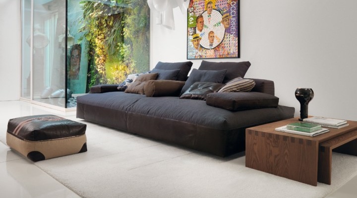 Glow In The Sofa, Desiree