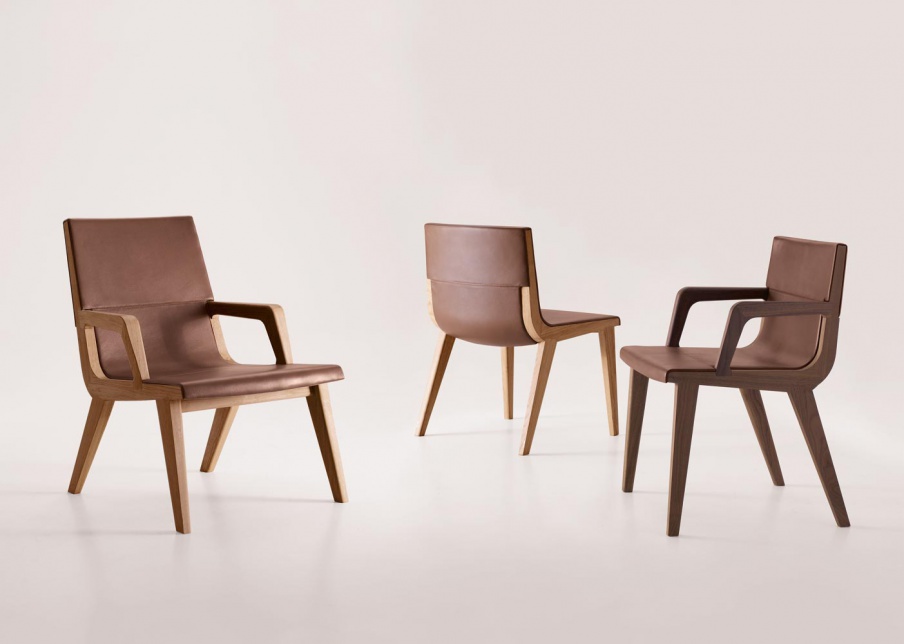 Chair on wooden frame upholstered in leather or fabric Acanto, B&B Italia