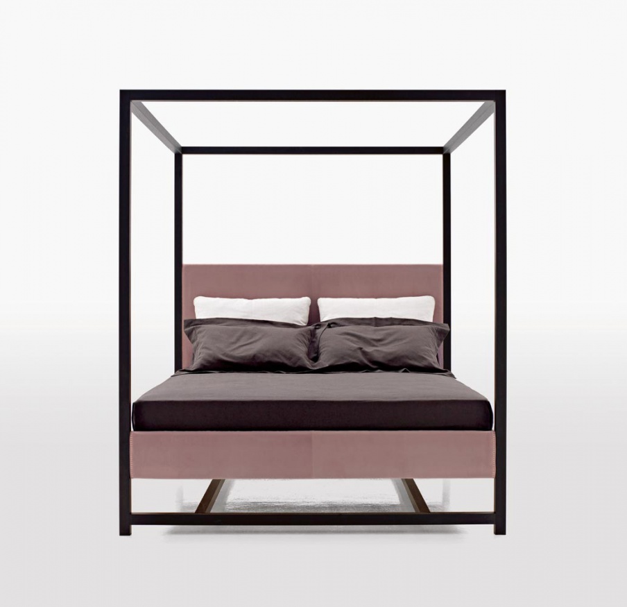 A four-poster bed on a frame of oak Alcova ACLB, B&B Italia