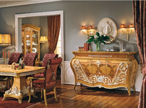 The sideboard is lacquered, Gasperini