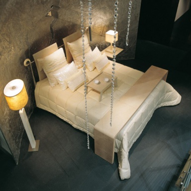 bed with high back Tommaso 