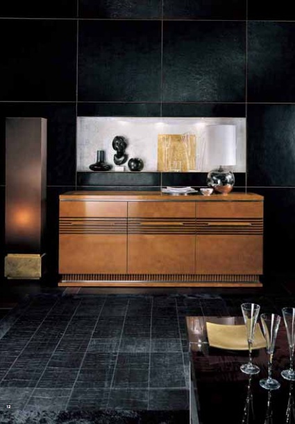 A chest of drawers made of solid wood, Giorgio Collection