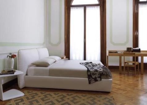 Plume Bed, Frighetto