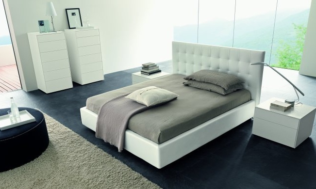 Set for bedroom Play, Vittoria