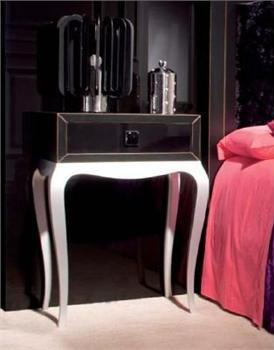 Bedside table by La Ebanisteria