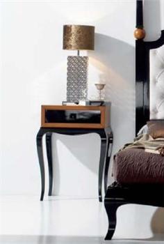 Bedside table by La Ebanisteria