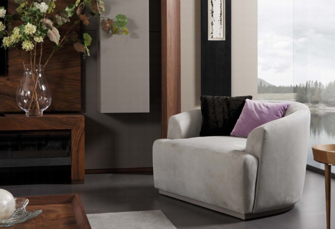 The chair of Amon collection, Mobil Fresno