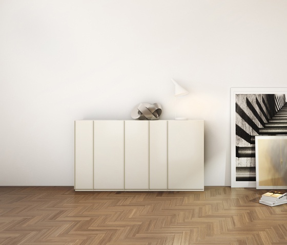 A chest of drawers made of solid wood, Kettnaker 