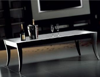 Magazine/coffee table by La Ebanisteria