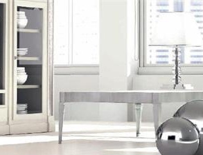 Magazine/coffee table by La Ebanisteria