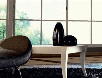 Magazine/coffee table by La Ebanisteria