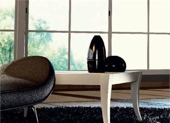 Magazine/coffee table by La Ebanisteria